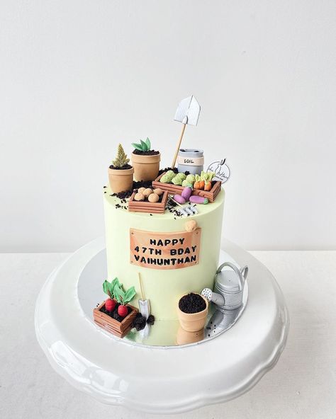 Gardening Cakes Birthday For Men, Garden Design Cake, Gardening Cake For Men, Gardening Cakes For Women, Gardening Birthday Cake, Plants Cake Design, Plant Cake Design Birthday, Birthday Cake Garden Theme, Plant Theme Cake