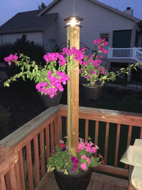 Front Yard Lamp Post Ideas, Outdoor Light Post, Planters With Solar Lights, Flower Pot Light Post, Patio Posts For Lights, Fence Post Decorating Ideas, Solar Lights Ideas Outdoor, Light Post Landscaping, Fence Post Crafts