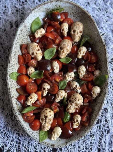 Spooky Caprese Salad, Halloween Caprese Salad, Spooky Brunch, Healthy Halloween Recipes, Healthy Halloween Food, Easy And Healthy Recipes, Healthy Halloween, Flaky Salt, Healthy Kitchen