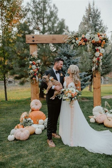 31 Fabulous Fall Backyard Wedding Ideas - A Southern Wedding Fall Wedding Arches, Fall Backyard, Fall Wedding Color Schemes, Fall Wedding Ceremony, Fall Barn Wedding, Pumpkin Wedding, Wedding Backyard, Backyard Reception, Wedding Altars