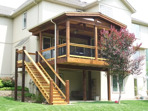 Open-air covered deck with gable roof; built by DW Elite Decks in Overland Park, Kansas. Long Staircase, Ideas Terraza, High Deck, Second Story Deck, Porch Kits, Deck Pictures, Building A Porch, Covered Deck, Deck With Pergola