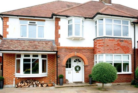 Julie and Richard Sawyer extended their home to increase the size of the house by more than a third. Demolishing the garage and building a side extension and converting the loft has created plenty of extra space for the whole family. 1930s Extension, 1930s House Extension, Big Houses Interior, 1930s Semi, Dining Extension, Garage Extension, Rendered Houses, Houses Uk, Extension Plans