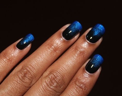 Blue Black Gradient  http://www.bellezzabee.com/2012/09/nail-challenge-day-10-blue-black.html Blue Black Gradient, Black And Blue Nails, Black Ombre Nails, Blue Ombre Nails, Nails Yellow, Black Gradient, Super Nails, Black Nail, Gradient Nails