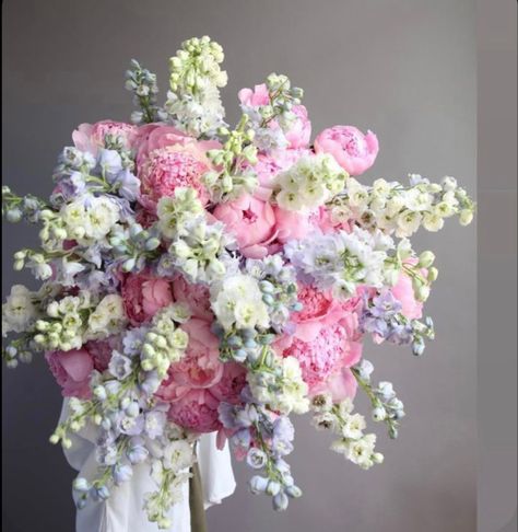 Flower Boquettes, Flower Hacks, Bridal Flower Arrangements, Peony Flower Bouquet, Craft Paper Flowers, Peony Arrangement, Peonies And Hydrangeas, Hydrangea Bouquet, Boquette Flowers