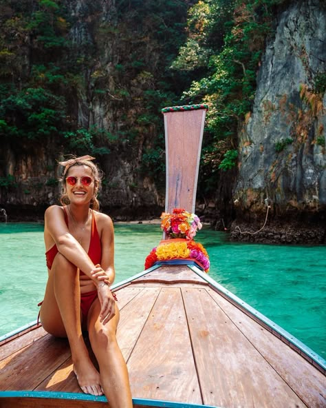 Sara & Arjen 🌎 on Instagram: “Shared tour or private boat? Recently we’ve been getting quite a few questions like this, and it totally depends on what you’re aiming for.…” Phuket Thailand Outfit Ideas, Thailand Instagram Pictures, Thailand Ootd, Thailand Pics, Instagrammable Places In Thailand, Most Instagrammable Places In Thailand, Thailand Outfits, Longtail Boat, Bangkok Fashion