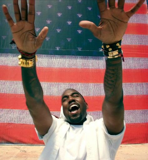 Kanye West + America = #happybirthdayamerica Kanye Memes, Kanye West Songs, Happy Birthday America, Celebrities Photos, Kim Kardashian And Kanye, Famous Photos, Estilo Taylor Swift, Star Spangled Banner, Rap Aesthetic