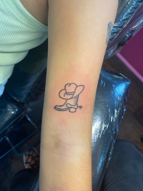 Got it to represent texas :) Cute Nashville Tattoos, Small Nashville Tattoo, Texas Small Tattoos, Nashville Tattoos For Women, Texas Tech Tattoo, Texas Themed Tattoos Women, Cowboy Hat And Boot Tattoo, Tiny Texas Tattoo, Boots And Hat Tattoo