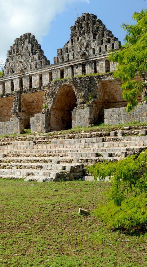 . Mayan Architecture, Traveling To Mexico, Pigeon House, Mayan History, Ancient World History, Aztec Ruins, Mayan Art, Sunset Travel, Yucatan Mexico