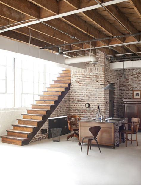 The best ideas for a city home with a vintage decor and a unique and industrial lighting. See more at www.pinterest.com/vintageinstyle Office Design Inspiration, Studio Loft, Loft Interior, Loft Studio, Exposed Brick Walls, Loft Living, Style Loft, Brick Walls, Design Del Prodotto