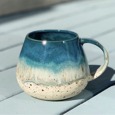 Beach Glaze Pottery, Beach Pottery Ideas, Pottery Mugs Ideas, Pottery Glazing Ideas, Pottery Mug Ideas, Beach Ceramics, Pottery Glaze Ideas, Ocean Ceramics, Ocean Pottery