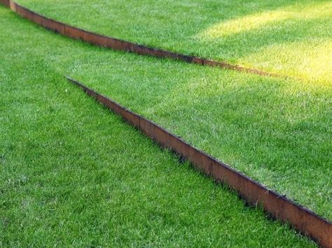 Trend Alert: Hardscaping with Corten Steel | Gardenista Metal Landscape Edging, Metal Garden Edging, Steel Garden Edging, Moderne Have, Steel Edging, Metal Edging, Sloped Garden, Garden Steps, Landscape Edging