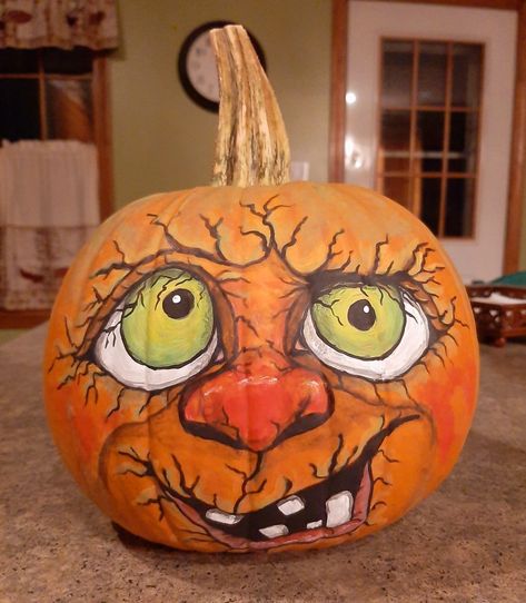 Cartoon Halloween Painting Ideas, Scarecrow Painted Pumpkin, Painted Pumpkin Witch Face, Painted Pumpkin Faces Ideas, Pumpink Decoration Ideas, Halloween Gourds Painted, Halloween Painted Pumpkins Ideas, Painted Pumpkins Halloween Scary, Scarecrow Pumpkin Painting