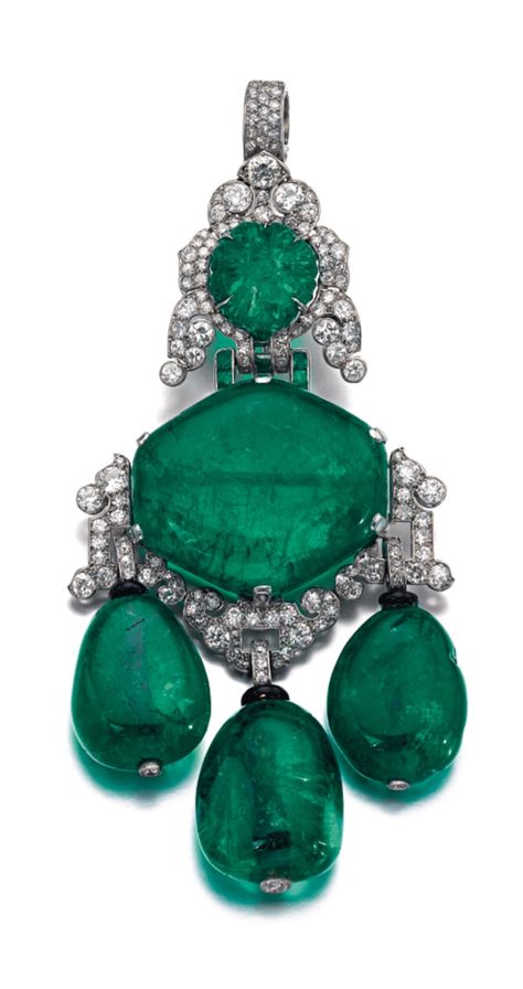 Cartier | An important Art Deco emerald and diamond pendant/brooch combination, 1927. Rare Diamonds, Diamond Jewel, Diamond Brooch, Royal Jewelry, Deco Jewelry, Van Cleef Arpels, Emerald Jewelry, Van Cleef, Art Deco Jewelry