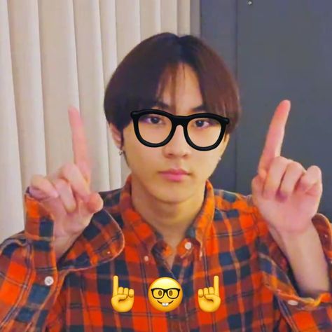 Sunglasses Meme, Glasses Meme, Jungwon Weverse Live, Enhypen Yang Jungwon, Funny Glasses, Best B, Yang Jungwon, Goofy Pictures, Jokes Pics