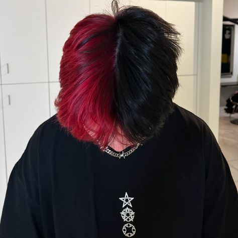 🕸️🎸🦇🥀♠️🧯🕷️🩸⛓️ guys this MIGHT be shadow the hedgehog… red n black split dye mullet w/ opposing colored webs 🤘 color n webs by me, cut done elsewhere. swipe 4 processing pics & b4 -> ⛓🧷 𝐃𝐌 𝐓𝐎 𝐁𝐎𝐎𝐊 🦇-𝔐™ 🤍 ✮ ✮ ✮ ✮ ✮ #fadedesign #fadewebs #dangerjones @dangerjonescreative #halifaxhair #halifaxqueer #halifaxhairstylist #hairgoals #hairstyles #haircolor #hairtransformation #hairfashion #alternativehair #mullet Half Red Half Black Hair Men, Red Hair Dye Idea, Red Hair On Guys, Red And Black Split Dye Hair, Red Frosted Tips Hair, Split Dye Men, Hair Dye Ideas For Dark Hair, Black N Red Hair, Split Dye Red And Black