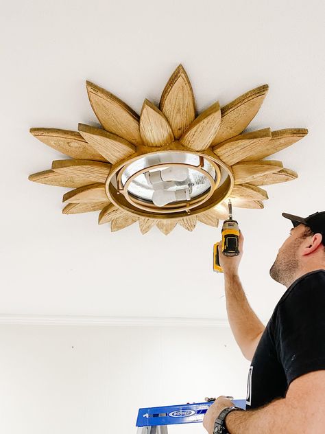 diy light fixture made from a repurposed sunburst mirror to look like a sunflower light Diy Light Fixture, Round Mirror Frame, Blue Gray Paint Colors, Blue Gray Paint, Painting Shower, Diy Light Fixtures, Wooden Mirror Frame, Diy Lampe, Diy Light