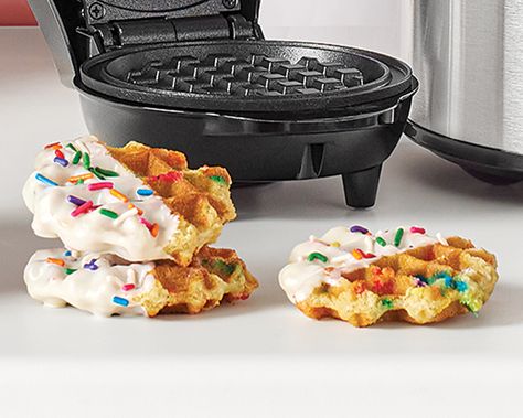 Both fast and fun to make—home-baked waffle cookies with just three ingredients in your Toastmaster mini waffle maker. Click here for this delicious recipe! Mini Waffle Maker, Dessert Waffles, Chocolate Melting Wafers, Waffle Sandwich, Waffle Cookies, Flavored Sugar, Sugar Cookie Dough, Belgian Waffles, Cut Out Cookies