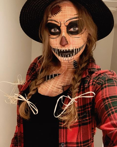 Scary Scarecrow Makeup, Scarecrow Makeup Ideas, Scarecrow Costume Women, Scarecrow Face Paint, Scary Scarecrow Costume, Diy Scarecrow Costume, Halloween Costumes Women Scary, Maquillage Halloween Simple, Halloween Costumes Scarecrow