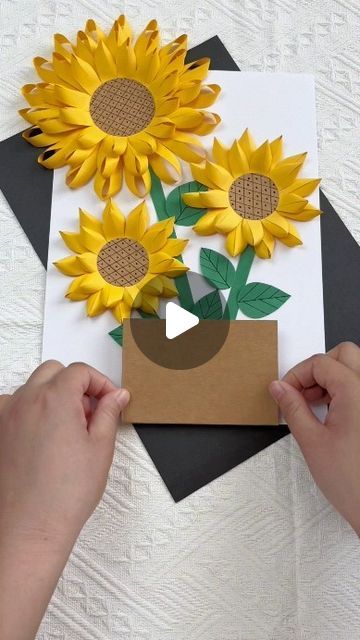 Sunflower Making With Paper, Flower Pot Crafts For Kids, Sunflower Crafts For Kids, Sunflower Paper Craft, Construction Paper Flowers, Sunflower Paper, Crafting Business, Sunflower Crafts, Paper Sunflowers