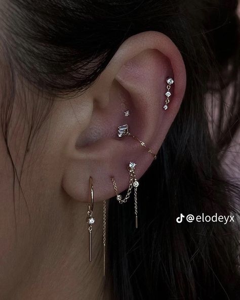 Ušný Piercing, Minimalist Ear Piercings, Ear Peircings, Cool Ear Piercings, Pretty Ear Piercings, Cool Piercings, Cute Ear Piercings, Ear Style, Cute Piercings