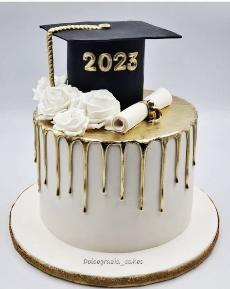 24 Best Graduation Cake Ideas for the Perfect Celebration 74 24 Best Graduation Cake Ideas for the Perfect Celebration Kids Graduation Cake Ideas, College Graduation Cake Ideas For Women, Graduation Cake Black And Gold, Graduation Cake Designs 2024, Graduation Cake Ideas 2024, Gold Graduation Cakes, Graduation Cakes For High School 2020, Grad Cakes For Boys, Boy Graduation Cake