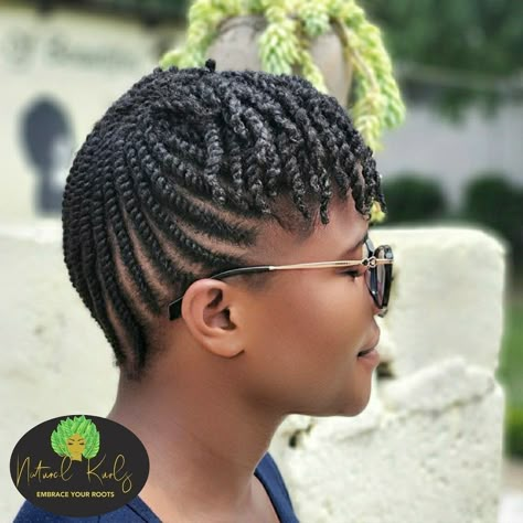 Flat twists without any wig added are a great option if you want a protective hairstyle that will give your scalp a break from any kind tension. 1. Are they the same as cornrows? No😃 2. Did we blow her hair? No😅 3. Do you need to have long hair? No but atleast 3 inches 🙃 4. My hair is very light. Are they a good option for me? Not really.. they'll last days or even a week. Flat Twists Short Hair, Braid Styles No Weave, Flat Twist Updo Natural Hair Short, Twists Short Hair, Free Hand Hairstyles, Natural Hair Flat Twist, Natural Updo, Flat Twists, Natural Twist