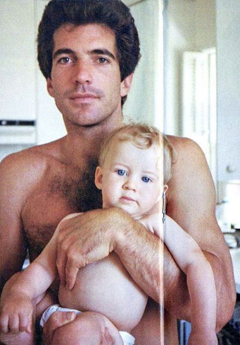 Jfk Junior, Young Jfk, Mens Fashion Quotes, Hyannis Port, John Junior, Perfect Husband, Jfk Jr, John Fitzgerald, Famous Actors