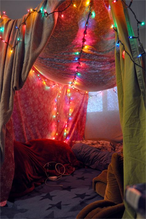 **wishful thinking moment** I would love for Dev to come home and for us to live together in my blanket fort again. <3 Blanket Room Ideas, Living Room Blanket Fort, Blanket Nest Fort, Bed Fort Aesthetic, Cozy Pillow Fort, Blankets On Ceiling, Blanket Fort Bed, Bed Fort Ideas Diy, Blanket Nest Aesthetic