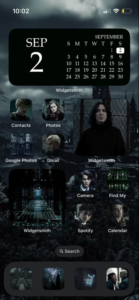 Dark aesthetic Harry Potter themed iOS 14 home screen #harrypotter #ios14 #wallpaper #homescreen #homescreensetup #darkaesthetics #gryffindor Harry Potter Iphone Theme, Harry Potter Themed Phone, Harry Potter Phone Layout, Dark Harry Potter Wallpaper, Hogwarts Homescreen, Home Screen Wallpaper Iphone Aesthetic, Harry Potter Wallpaper Aesthetic Iphone, Iphone Wallpaper Harry Potter, Harry Potter Dark Aesthetic