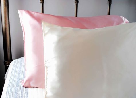 Silk Pillowcase Diy, Beginner Sewing Projects, Pillow Cases Tutorials, Trash To Couture, Pillow Cases Diy, Diy Sewing Tutorials, Pillow Tutorial, Satin Pillow, Beginner Sewing