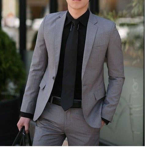 Chapter 24: He in a dark gray suit with a black button down and black tie that made him look so sexy. Korean Men Suit, Casual Suits Men, Terno Slim Fit, Terno Slim, Business Casual Suit, Mens Casual Suits, Casual Suits, Oversized Fashion, Formal Men Outfit