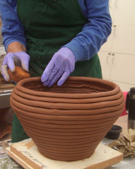 Coiling Clay Sculpture, Coil Building Ceramics Clay Projects, Coiling Pottery, Clay Coil Pots Simple, Ceramic Coil Pots Vase, Beginners Ceramics, Coil Pottery Pots & Planters, Coil Pot, Coil Pottery