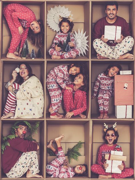 Family Photo Ideas Christmas, Fun Family Holiday Photos, Vintage Christmas Pictures Family, Xmas Box Photoshoot, Family Box Photoshoot, Christmas Box Picture Ideas, Holiday Box Photoshoot, Family Box Photo, Cousins Christmas Pictures