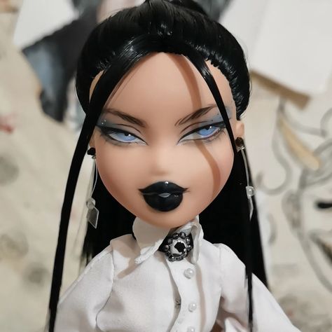 Satanelia (@sataneliadolls) • Instagram photos and videos Asian Bratz Doll, Custom Bratz Dolls, Bratz Doll Makeup, Dragon Chino, Hex Girls, Bratz Doll Outfits, Brat Doll, Bratz Inspired Outfits, Doll Makeup