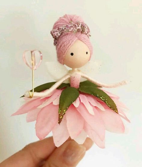 Handmade Fairy, Yarn Dolls, Bendy Doll, Felt Fairy, Doll Diy Crafts, Fairy Crafts, Clothespin Dolls, Paper Flowers Craft, Diy Fairy