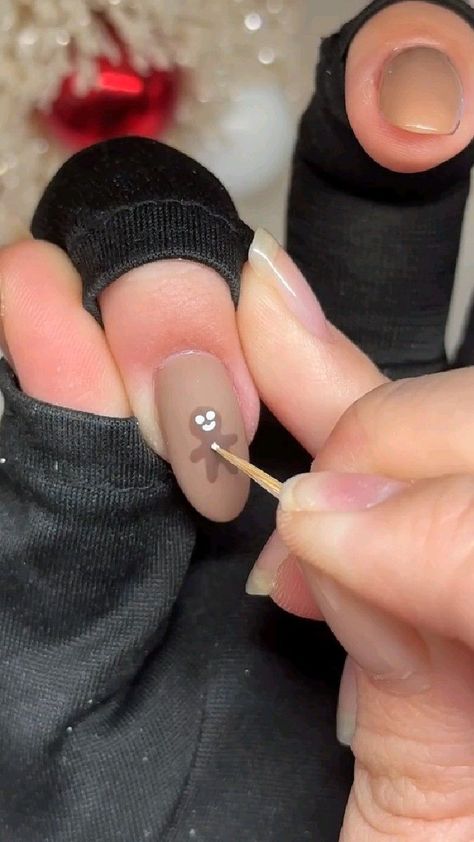 Nails shape Winter Nails Aesthetic 2023, Winter Nail Inspo 2023 Short, Christmas Nails 2023 Easy, Gingerbread Men Nail Art, Nails Inspiration Winter 2023, Christmas Aesthetic Nails Short, Nail Designs For Short Nails Winter, Christmas Nail Ideas For Short Nails, Easy Winter Nails Short