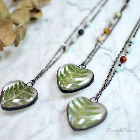 Eight Acorns© on Instagram: “Fern 💚 . . . . . . . . . . . . . . . . . . . . . #floraljewelry #floral_perfection #craftsposure #flowerjewelry…” Cinnamon Fern, Moss Necklace, Pressed Fern, Fern Necklace, Terrarium Jewelry, Terrarium Necklace, Pressed Flower Necklace, Fern Leaf, Green Gifts