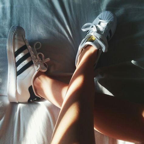 instagram: ashievictoria /// adidas superstars /// fashion /// fall 2016 2016 Summer Aesthetic Tumblr, 2014 Fall Tumblr Aesthetic, Tumblr Girls2014 Aesthetic, 2014 Tumblr Aesthetic La, 2017 Aesthetic, Adidas 2016, Adidas Aesthetic, Council Estate, Adidas Superstars