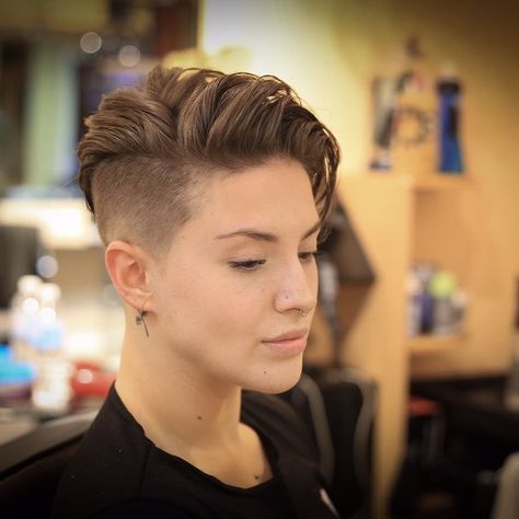 Lesbian Hair, Lesbian Haircut, Tomboy Haircut, Military Haircut, Undercut Long Hair, Short Shaved Hairstyles, Androgynous Hair, Tomboy Hairstyles, Short Hair Tomboy