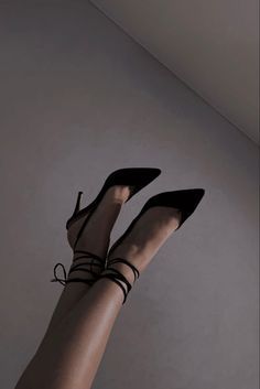 Aesthetic Black High Heels, Sleek Black Heels, High Heels Aesthetic Black, Black Heels Aesthetic Classy, Cute Black Heels Classy, Aesthetic Heels Pictures, Black High Heels Classy, Black Aesthetic Heels, Black High Heels Aesthetic