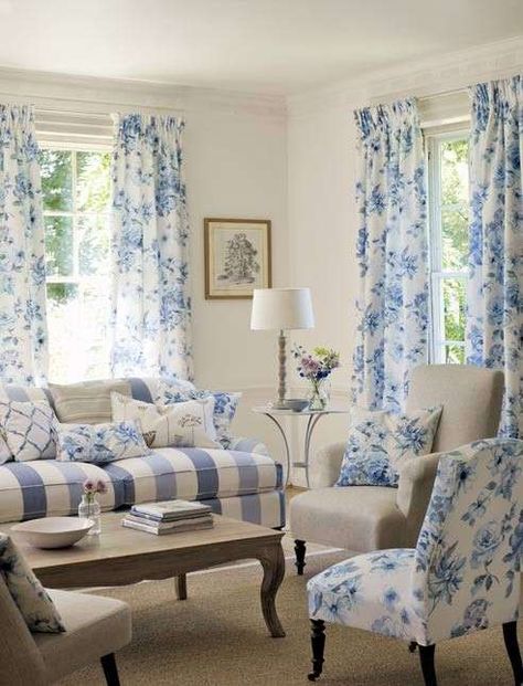 Divani shabby chic a righe Blue And White Living Room, Sofa Fabric Upholstery, French Country Bedrooms, Blue White Decor, Yellow Living Room, Trendy Living Rooms, Hamptons Style, White Living Room, Living Room White