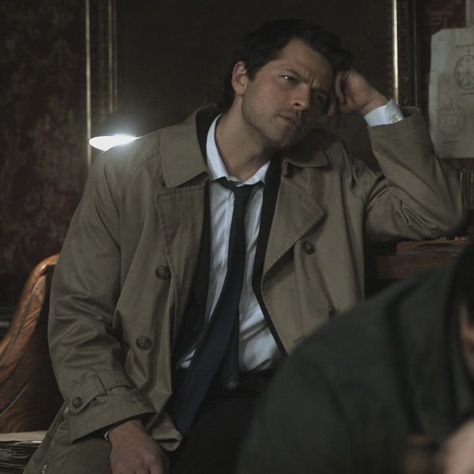 Castiel Aesthetic, Cas Supernatural, Castiel Supernatural, Supernatural Wallpaper, Supernatural Pictures, Supernatural Fans, Supernatural Cast, Me As A Girlfriend, Book Tv