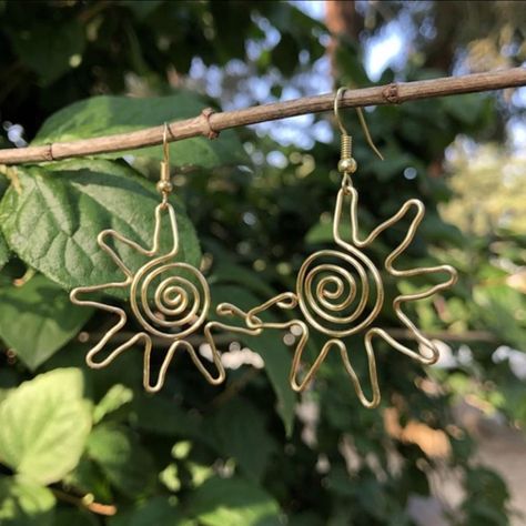 Wire Earrings Handmade, Earring Inspo, Sun And Moon Necklace, Wire Jewelery, Woman In Gold, Sun Earrings, Wire Jewellery, Bedrooms Ideas, Alloy Earrings