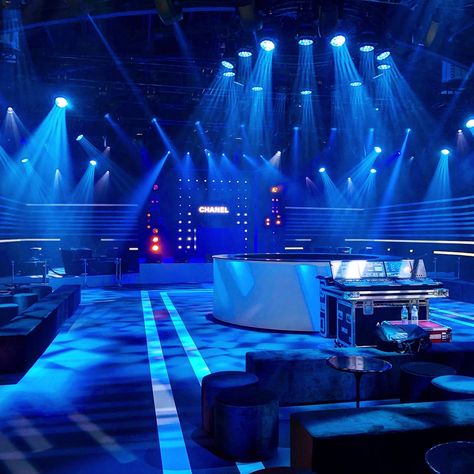 Blue Nightclub Aesthetic, Nightclub Party Theme, Industrial Nightclub, Night Club Lighting, Nightclub Design Lighting, Club Entrance, Chanel Background, Club Design Interior, Club Building