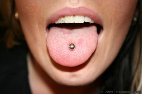 Piercing langue. Cute Tongue Rings, Cute Tongue Piercing, Tongue Piercing Jewelry, Piercing Septum, Cute Piercings, Piercings Unique, Tongue Piercing, Tongue Rings, Belly Piercing