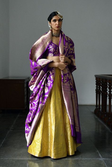 Banarasi Lehenga Sabyasachi, Lehenga With Banarasi Dupatta, Benarasi Lehengas, Benaras Lehenga, Silk Lehenga Banarasi, Banaras Lehenga, Wedding Location Ideas, Lehenga Images, Brocade Lehenga