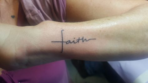 Cross Faith Tattoo, In Arm Tattoo, Rib Tattoos Words, Arm Quote Tattoos, Quote Tattoos Girls, One Word Tattoos, Hand Rose, Meaningful Tattoo Quotes, Word Girl