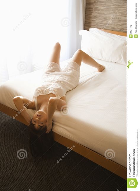 Hanging Off Bed Pose, Head Hanging Off Bed Pose, Lying On Bed Pose, Resident Evil Alice, Woman Laying, Female Perspective, Life Drawing Reference, Big Box Braids Hairstyles, Laying In Bed