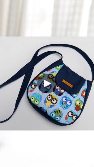 Facebook Sling Bag Diy, Sew Ideas, Small Sling Bag, Bag Diy, String Bag, Bags Tutorial, Fabric Bags, Diy Bag, Quilt Sewing