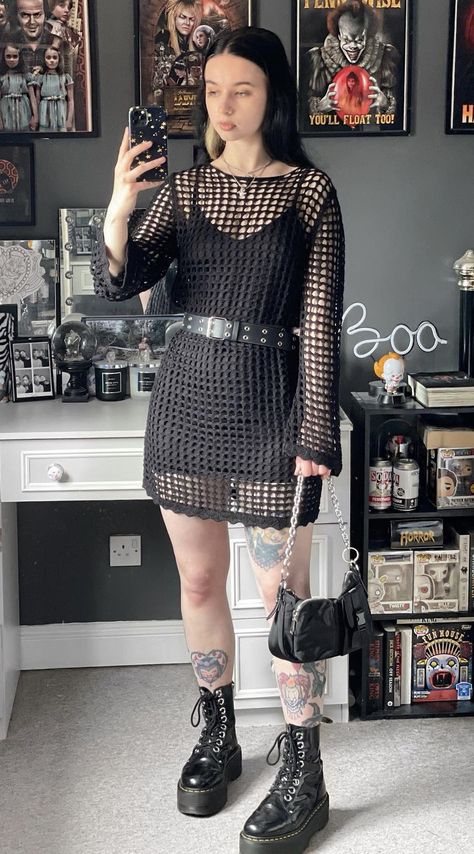 Grunge Outfits Crochet, Bring Me The Horizon Outfit, Goth Outfits For Summer, Fishnet Dress Outfits, Diy Edgy Clothes, Grunge Crochet, Summer Goth Outfits, Goth Outfit Ideas, Black Crochet Dress